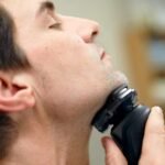 Philips Wet & Dry Shaver 5000 with SkinIQ Tech + Shave Heads, Charging & Cleaning Base (Refurbished) - Image 5