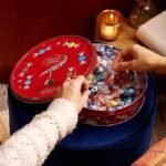 Lindt Lindor Mixed Chocolate Truffle Chocolate Can 900g in two boxes – perfect for sharing – Chocolate balls with a smooth, melt-in-your-mouth filling, red - Image 3