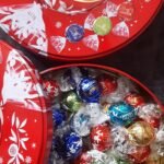 Lindt Lindor Mixed Chocolate Truffle Chocolate Can 900g in two boxes – perfect for sharing – Chocolate balls with a smooth, melt-in-your-mouth filling, red